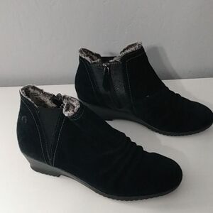 Black suede sporto ankle booties